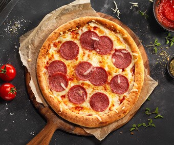 La Pizza con Salame (Numéro d’article 01781)
