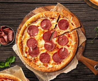 La Pizza con Salame (Numéro d’article 01781)