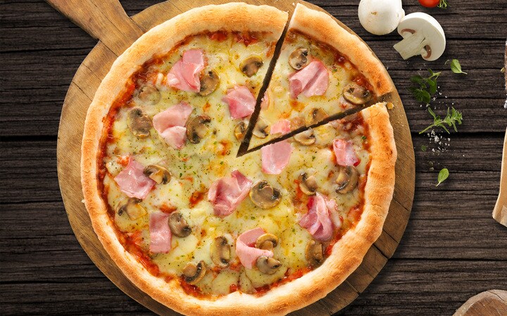 La Pizza prosciutto e funghi (Artikelnummer 01791)