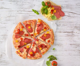 Pizza „frisch & knusprig“ Salami-Paprika (Artikelnummer 10425)